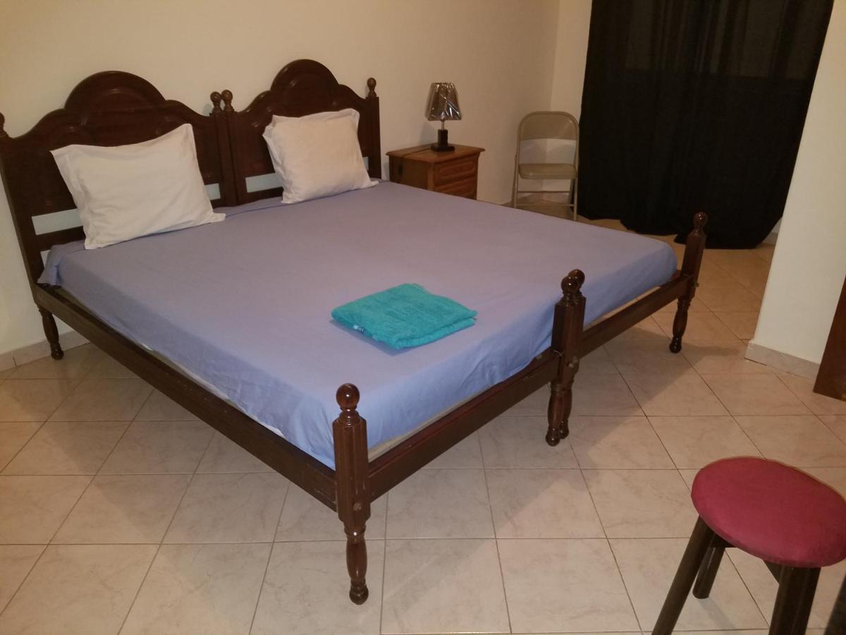 Chez Albino Guest House Сао Филипе Екстериор снимка