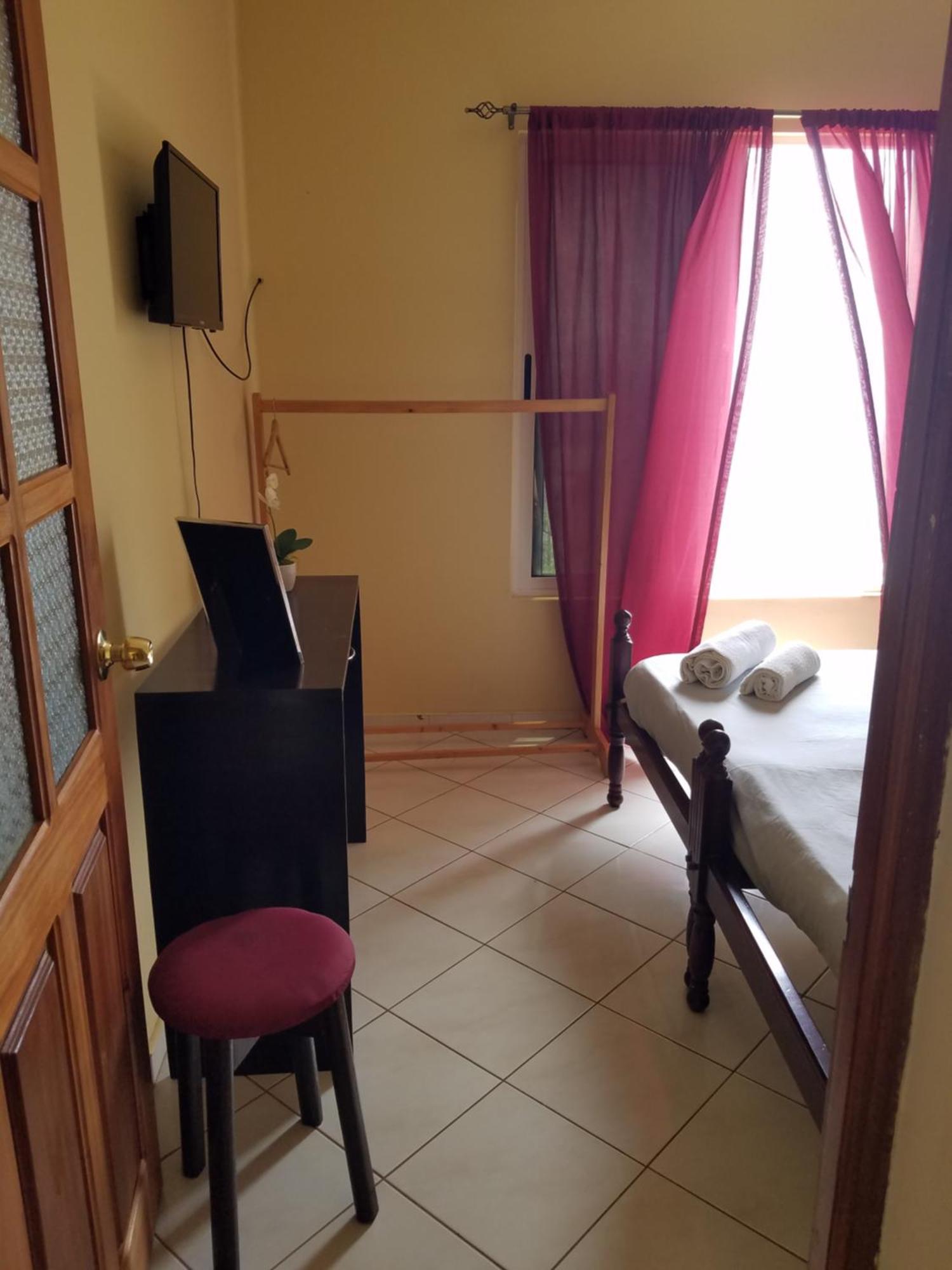 Chez Albino Guest House Сао Филипе Екстериор снимка
